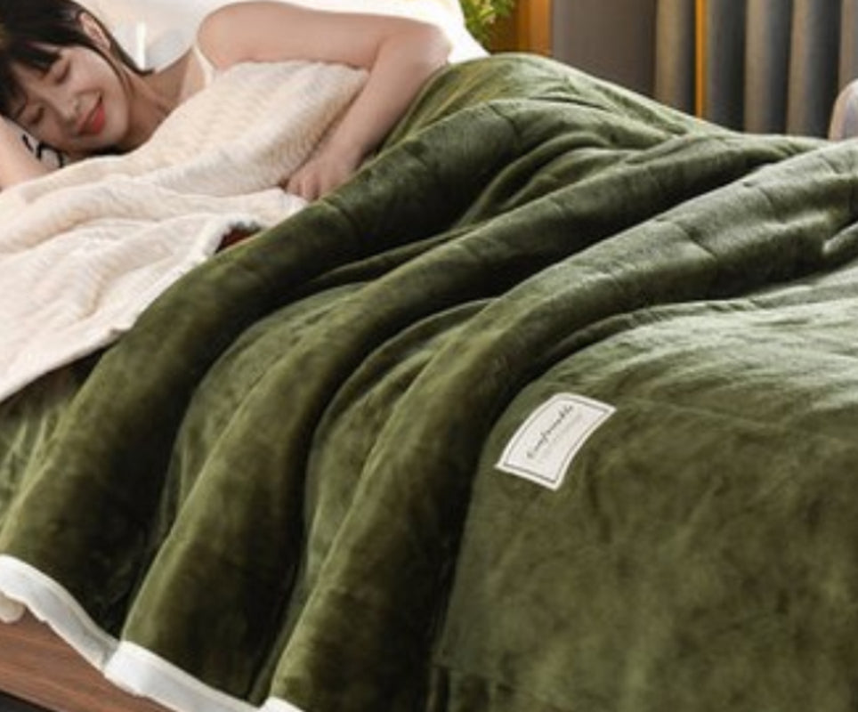 Fleece Blankets and Throws Thick Warm Winter Blankets Home Super Soft Duvet Luxury Solid Blankets on Twin Bedding